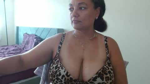 Snapshot of nala_thickk chatting on December 17, 5:36 pm Nala Thickk online show from December 17, 5:36 pm