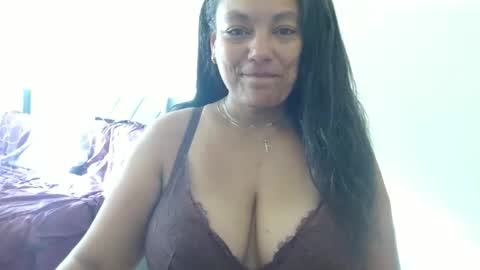 Snapshot of nala_thickk chatting on December 6, 3:28 pm Nala Thickk online show from December 6, 3:28 pm