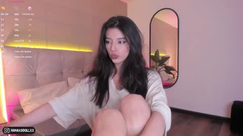 Nana  online show from February 6, 8:55 pm