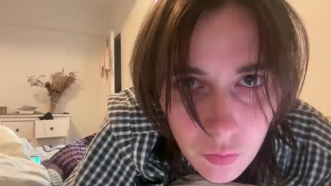 Naomi      online show from June 6, 4:29 am