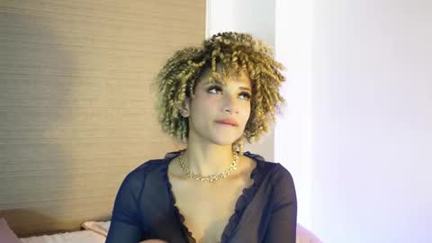 naomidawson online show from November 27, 1:13 am