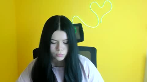 Snapshot of naomivibes chatting on October 18, 7:18 pm Naomi online show from October 18, 7:18 pm