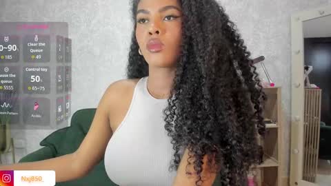 Naomi     online show from November 7, 3:31 am