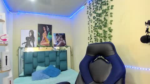 naomy online show from March 11, 2:32 am