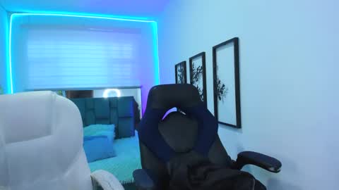 naomy online show from September 25, 9:11 pm