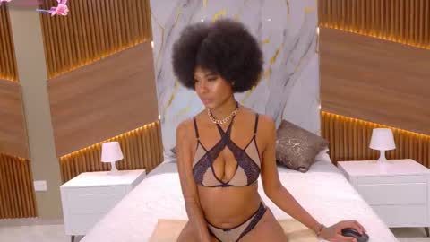 Julieth  online show from November 11, 7:54 am