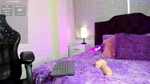 Natalia Kiss online show from December 18, 9:54 pm