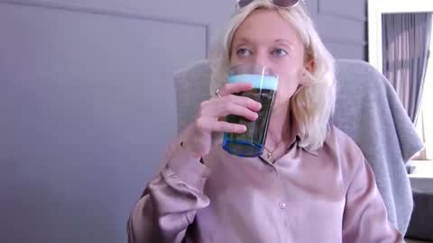 Natalie online show from November 2, 9:20 am