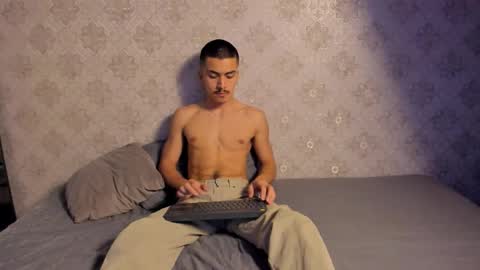 nathan_baker__ online show from November 29, 7:32 pm