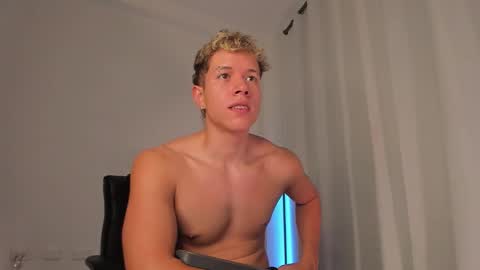 Nathan online show from December 14, 8:04 pm