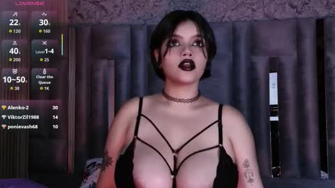 Gwen  online show from October 28, 8:10 pm