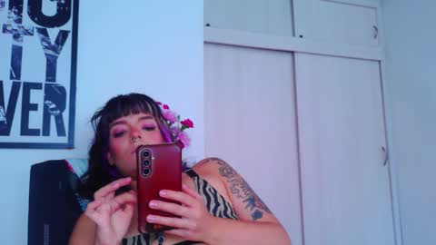 Em  please help me reach 100 thumbs up 3 online show from September 14, 4:52 pm