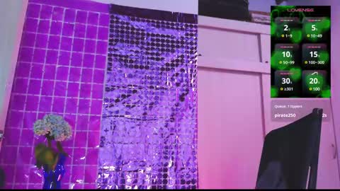 Em  please help me reach 100 thumbs up 3 online show from March 11, 7:58 pm