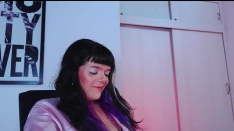 Em  please help me reach 100 thumbs up 3 online show from February 12, 4:38 am