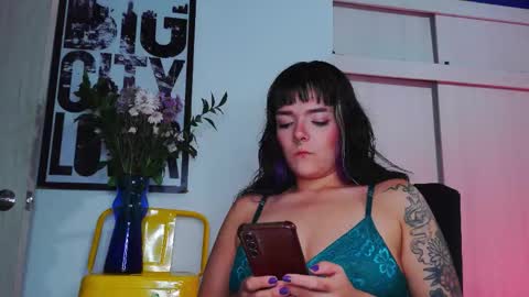 Em  please help me reach 100 thumbs up 3 online show from January 9, 1:22 am