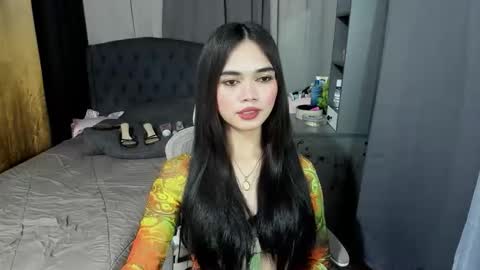 emma online show from April 25, 2:14 pm