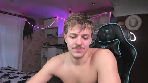 Snapshot of naughty_nik43 chatting on December 6, 11:50 am Nik online show from December 6, 11:50 am