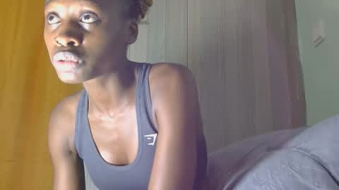 Snapshot of naughty_princess25 chatting on October 22, 6:09 pm sexxy online show from October 22, 6:09 pm