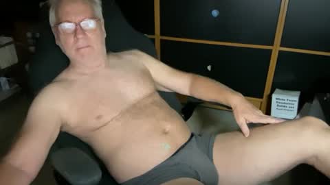 naughtydaddyla online show from August 1, 3:52 am