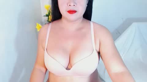 naughtyhotshirley online show from April 1, 8:48 am