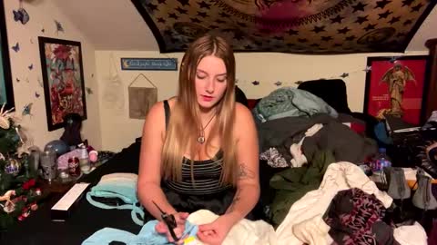 naughtynova420z online show from October 22, 4:04 am