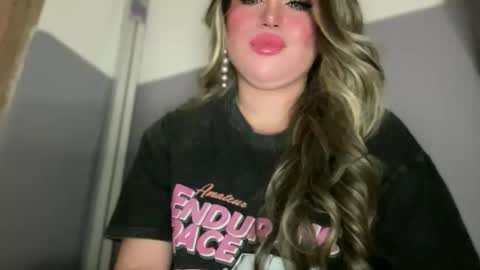 Snapshot of naughtyrosecum chatting on September 22, 4:33 pm Rose Wilson online show from September 22, 4:33 pm