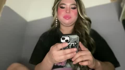 Snapshot of naughtyrosecum chatting on September 23, 4:34 pm Rose Wilson online show from September 23, 4:34 pm