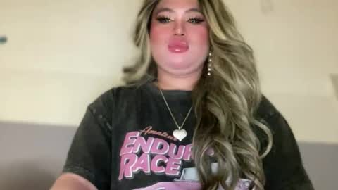 Snapshot of naughtyrosecum chatting on October 4, 7:11 pm Rose Wilson online show from October 4, 7:11 pm