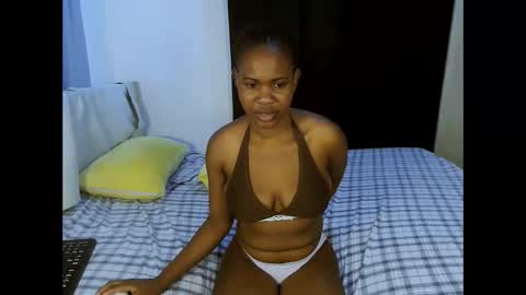 naughtysluts_ online show from October 31, 8:04 am