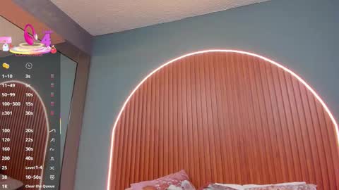 Naye  online show from December 14, 3:57 am