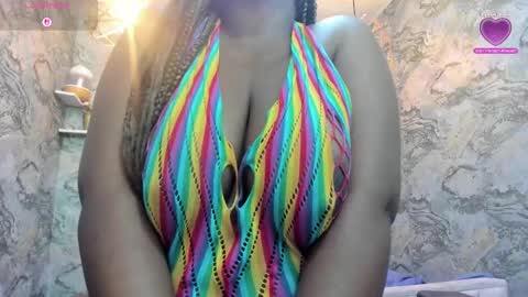 Snapshot of neffertiry_ebonny chatting on October 1, 6:40 pm Nefer online show from October 1, 6:40 pm