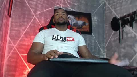 negritomeloso_k18 online show from October 24, 1:23 pm