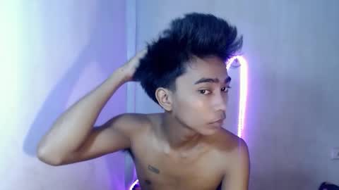 neil_asian69 online show from November 25, 9:19 am