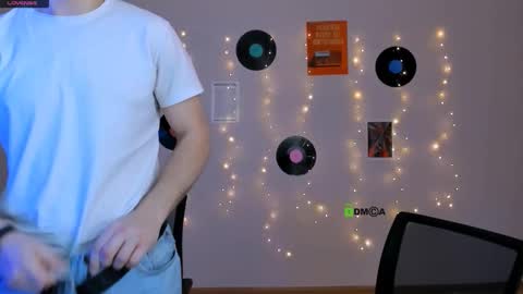 neo_raze_ online show from February 28, 7:40 pm