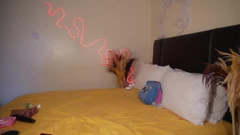 kikiNiaAria online show from January 19, 9:33 am