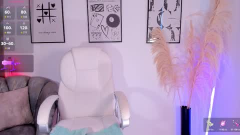 Snapshot of niaevans_x chatting on October 3, 3:42 pm Nia online show from October 3, 3:42 pm