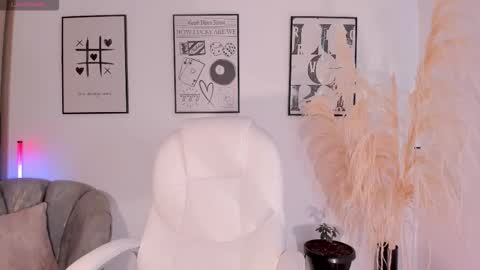 Nia online show from November 10, 12:52 pm