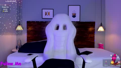 Niall  online show from February 4, 12:55 pm