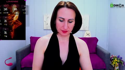 niasmithh online show from March 5, 4:57 pm