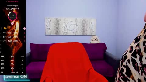 niasmithh online show from September 18, 12:31 pm