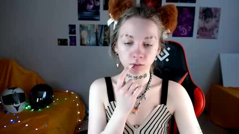 nica_kawaii online show from May 21, 12:22 pm