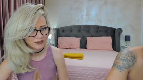 Sophie online show from April 3, 6:31 am