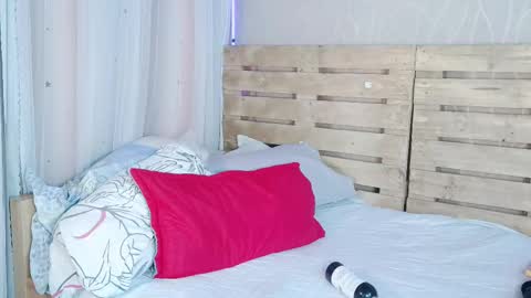 nicky_oli online show from February 22, 5:35 pm