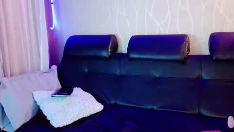 nicky_oli online show from March 4, 3:37 pm