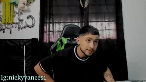 nicky online show from November 6, 9:40 pm