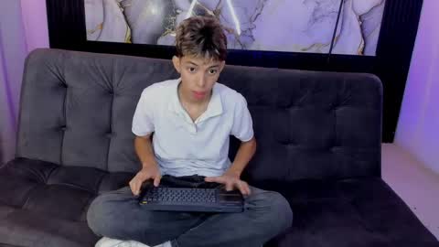 nico_naughtyboy online show from June 5, 12:50 am