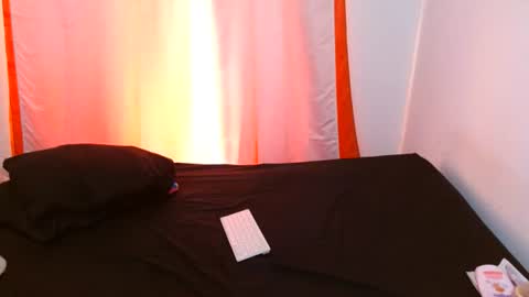 nico_y_nina online show from August 6, 4:05 pm