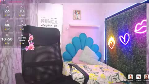 nicol_ross19 online show from May 28, 7:01 pm