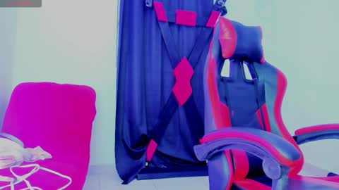 Snapshot of nicol_transgirl chatting on October 7, 4:19 am Nicol online show from October 7, 4:19 am