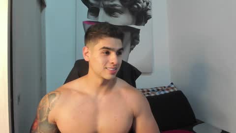 Snapshot of nicolasmuscle chatting on December 10, 11:08 pm Andres online show from December 10, 11:08 pm